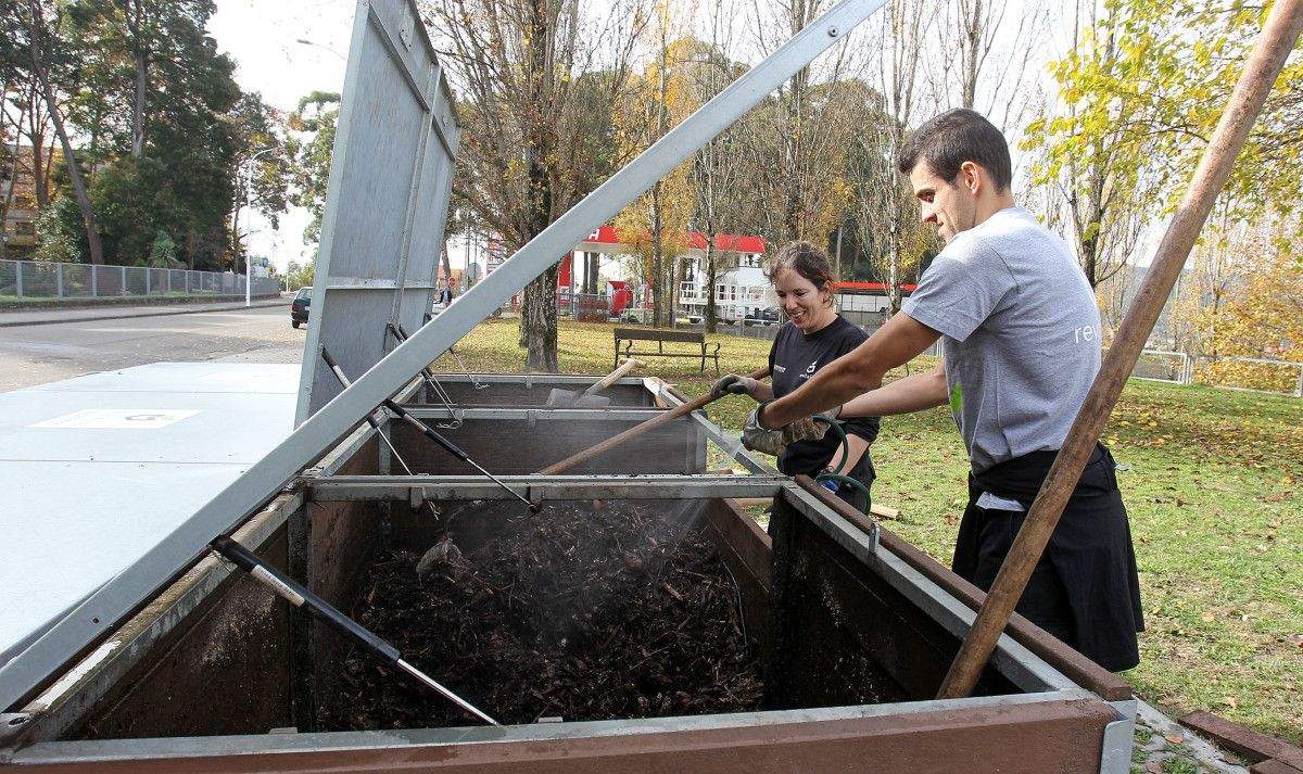 Traballos nos composteiros do Plan Revitaliza