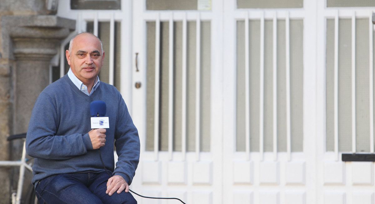 Tino Fernández diante  do que  fora ou  seu despacho como avogado na praza do Teucro