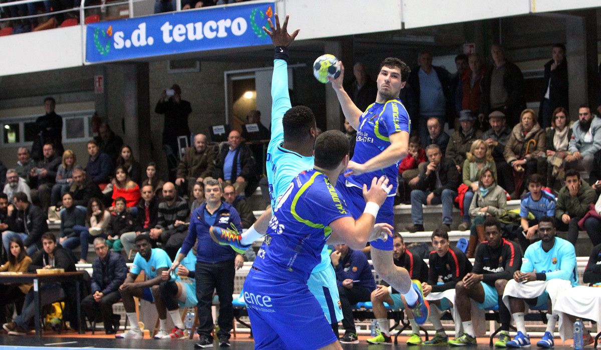 Partido entre Teucro y Barcelona en el Municipal