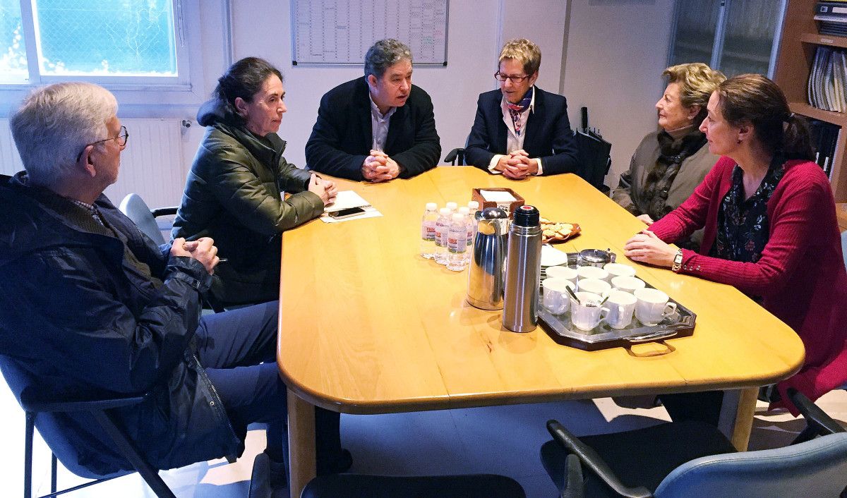 Visita de Fernández Lores a la asociación Juan XXIII
