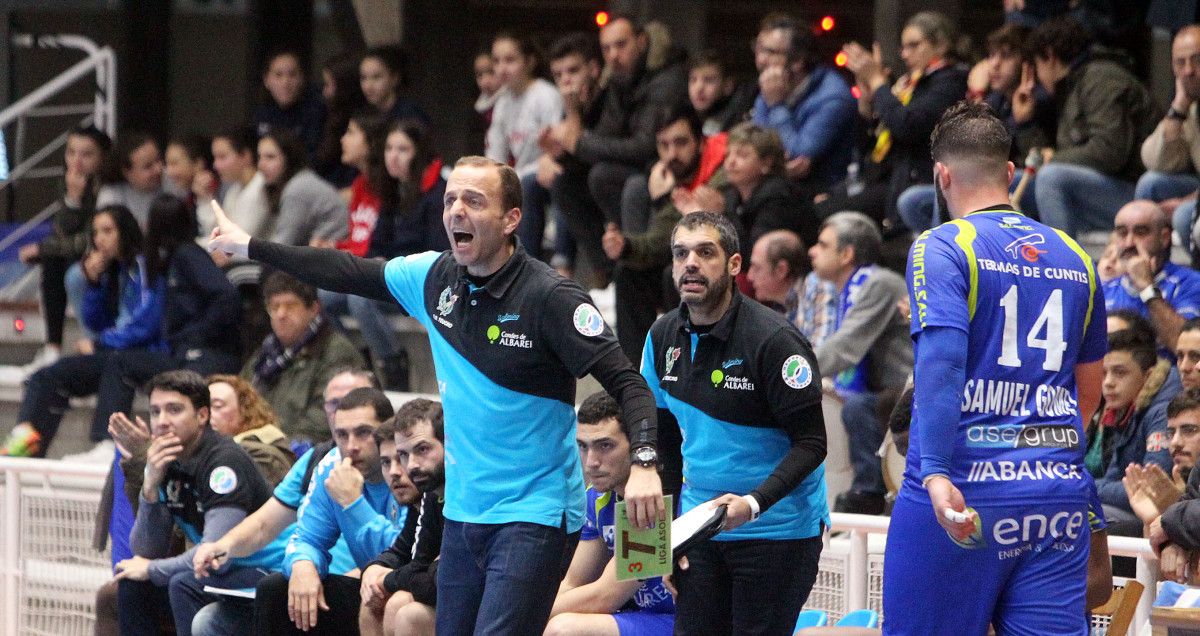 Partido entre Teucro y Barcelona en el Municipal