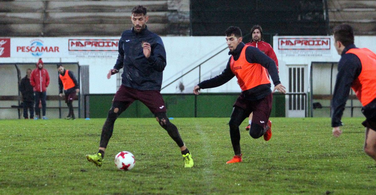 Luismi dirixe o adestramento do Pontevedra en Poio