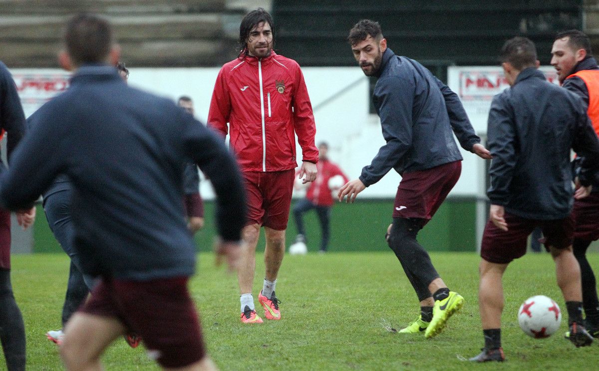 Luismi dirige el primer entrenamiento del Pontevedra tras la Navidad