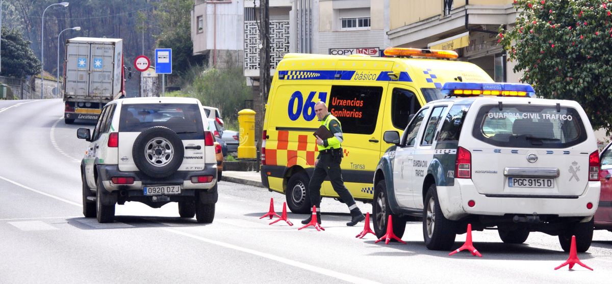 Accidente en un paso de peatones de la N-550 en San Antoniño, en Barro