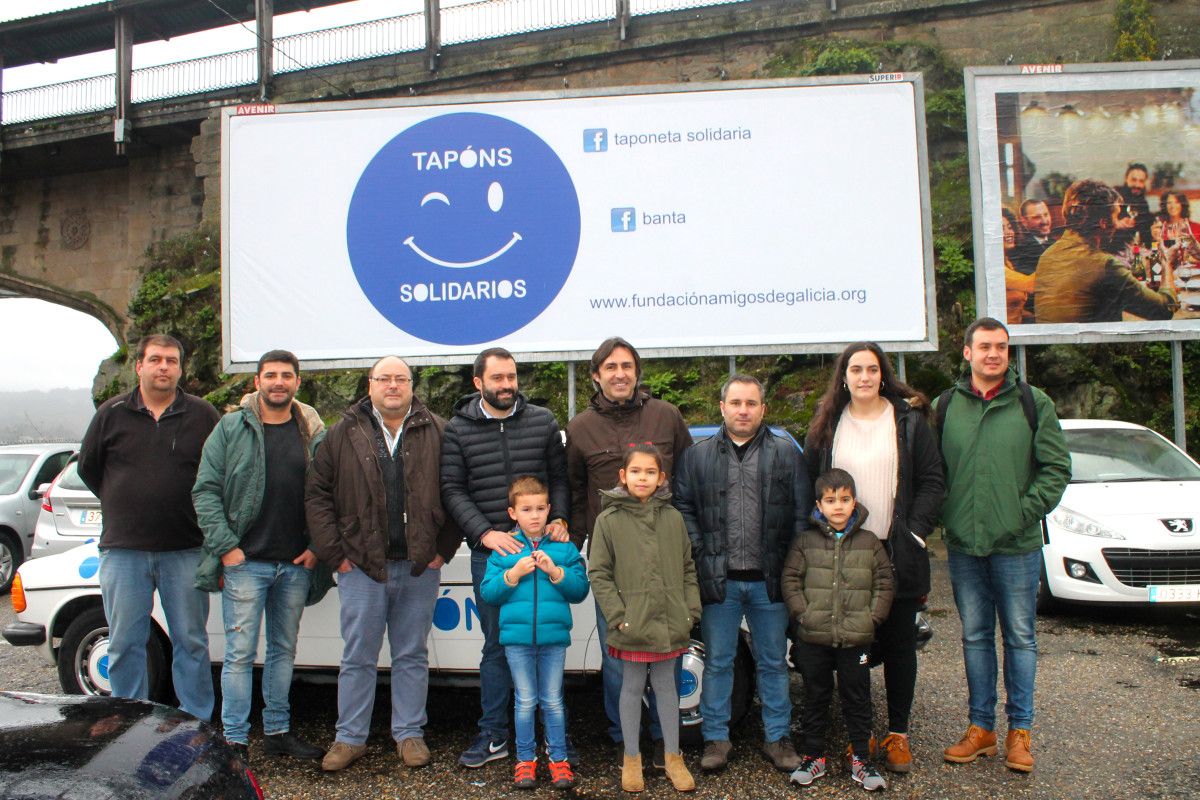 Presentación do valado para a recollida de tapóns solidarios