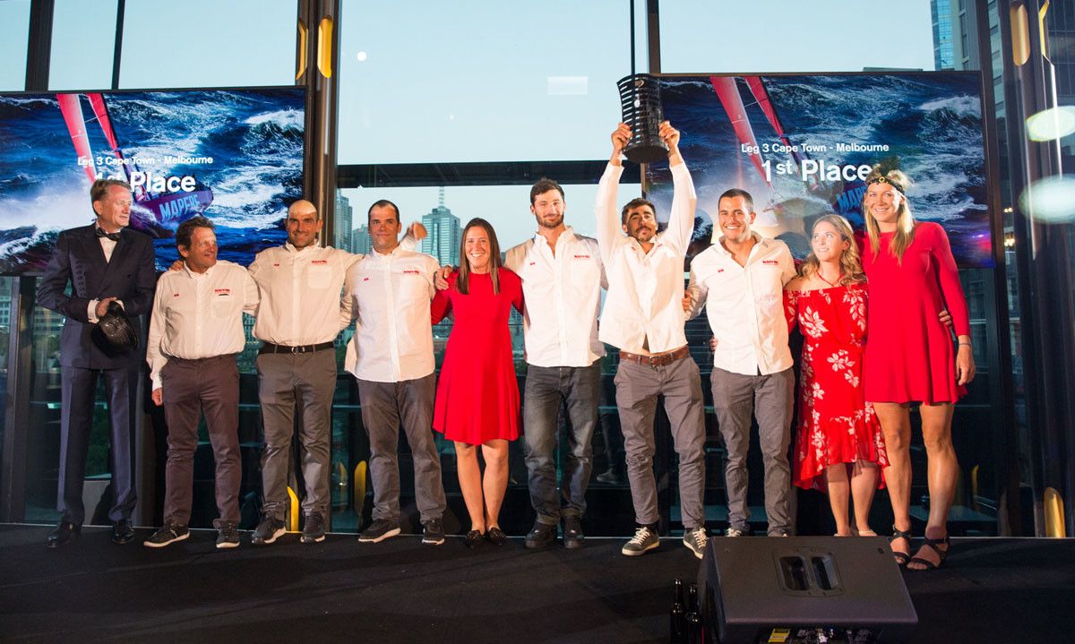 Entrega do trofeo de gañador da terceira etapa da Volvo Ocean Race