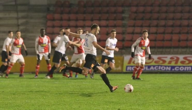 Partido entre Ourense CF e Arosa SC no Couto