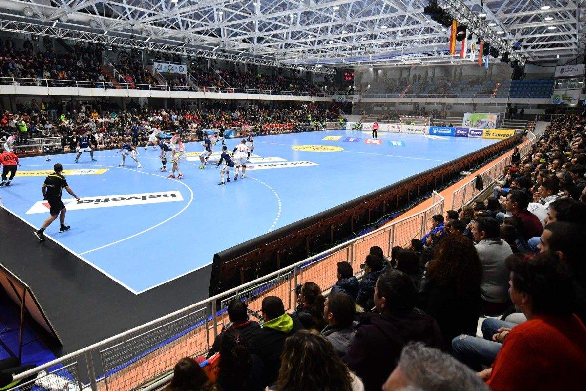 Público no partido entre as seleccións de España e Arxentina no Municipal