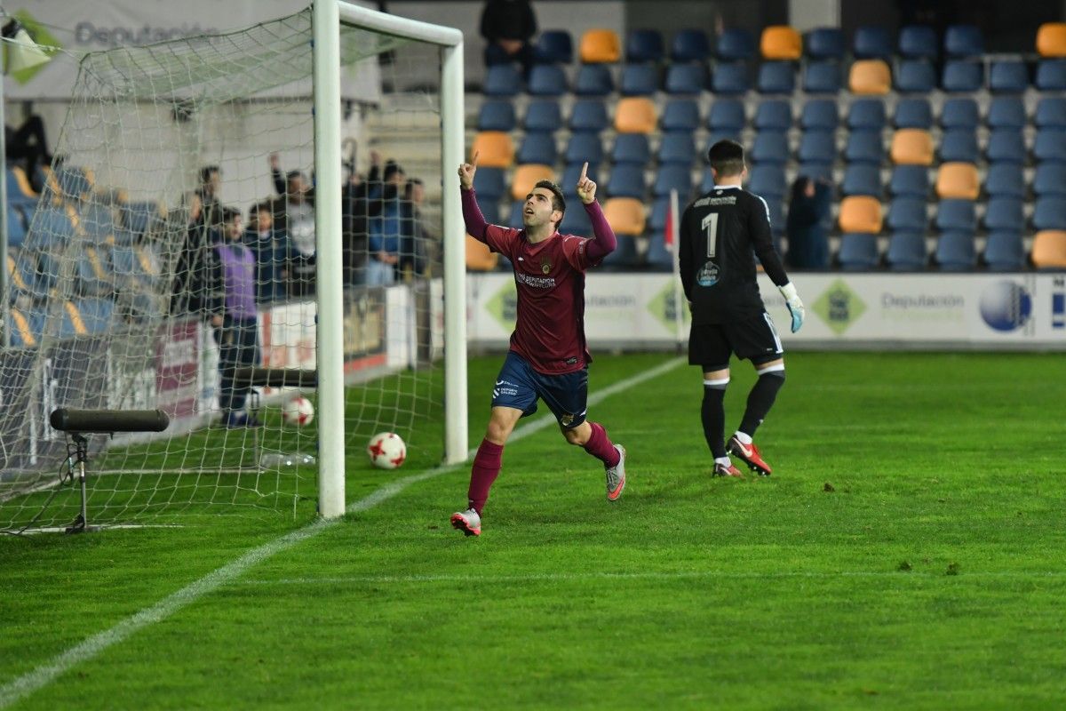 Partido entre Pontevedra e Celta B en Pasarón
