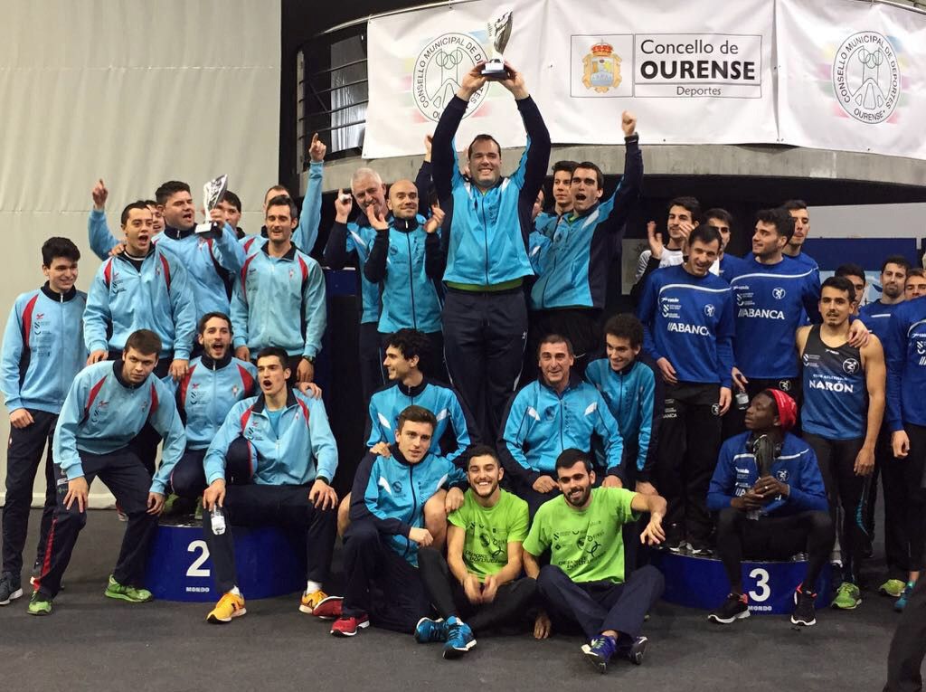 O equipo masculino da Gimnástica, no alto do podio da Copa Galicia de Clubs