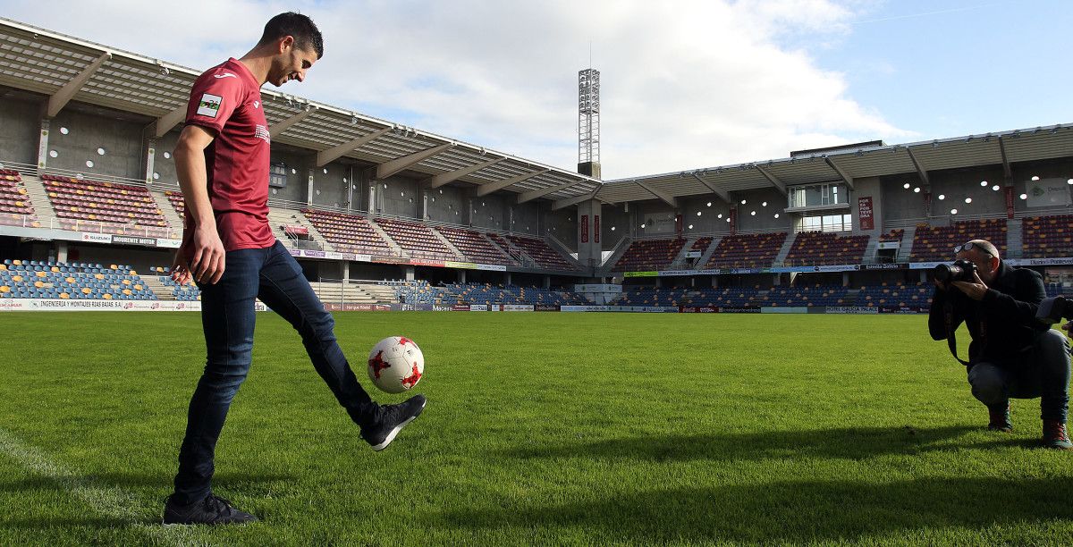 Nacho López na súa presentación no Estadio Municipal de Pasarón