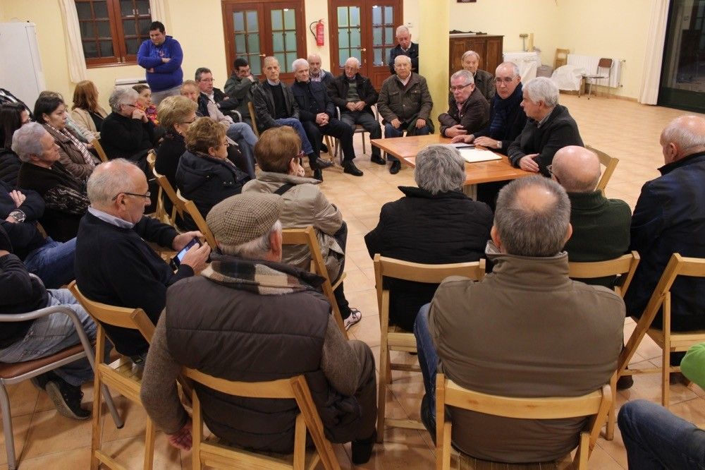 Imaxe da última asemblea veciñal convocada hai meses polo alcalde en Antas