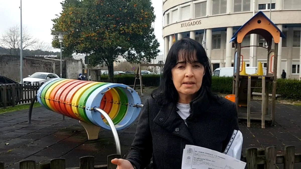 Carolina Iñarrea, presidenta de Prosagal, ante el edificio judicial de A Parda