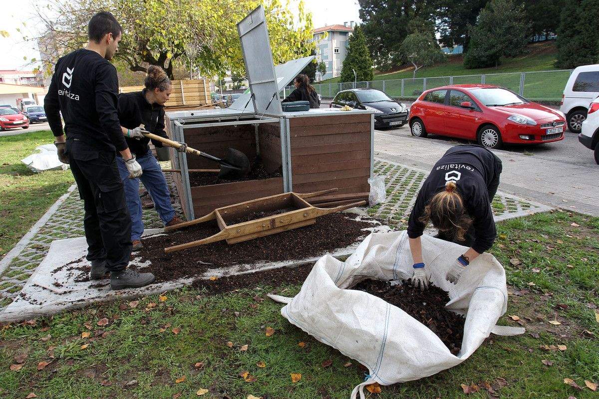 Trabajos de compostaje en Monte Porreiro
