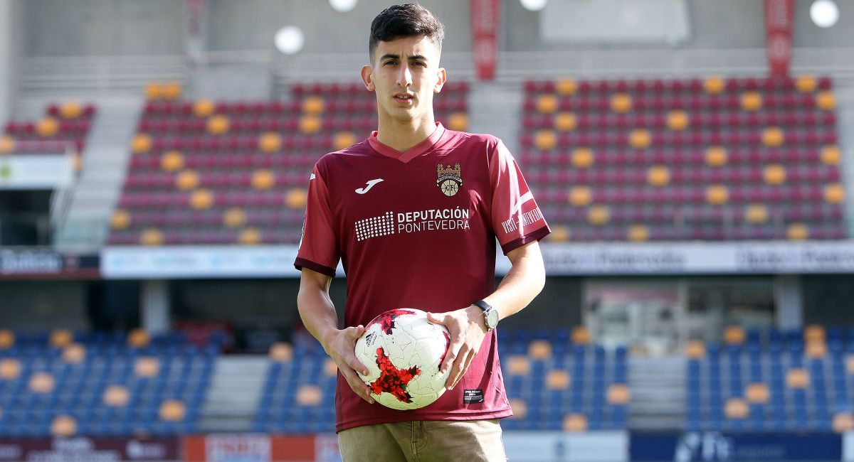Pibe, na súa presentación no Estadio Municipal de Pasarón