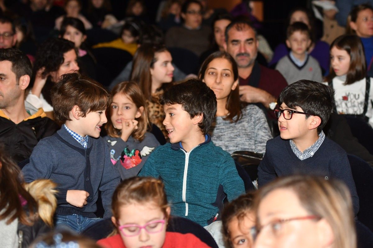 Domingos do Principal: Rubicundo, de Teatro dos Ghazafelhos.