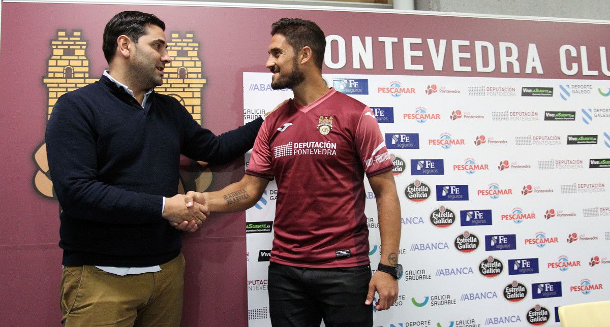 Presentación de Darío Flores en el Estadio Municipal de Pasarón