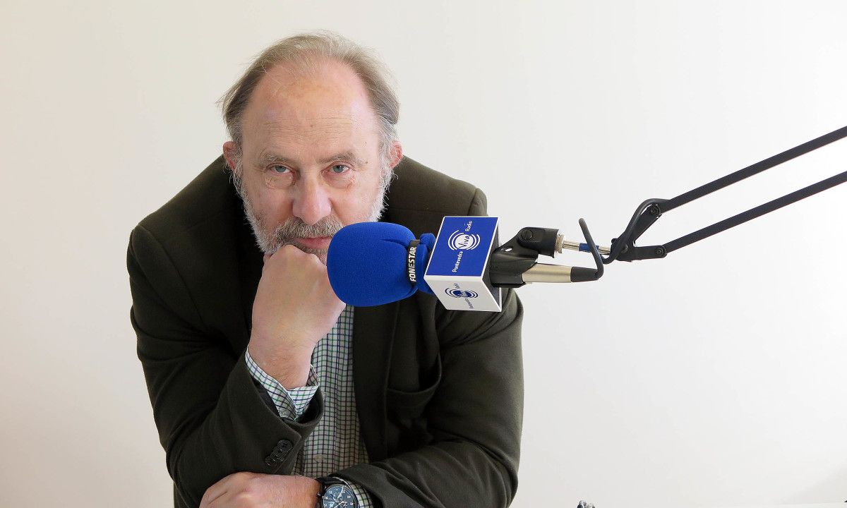 Tino Domínguez presenta "El club de la esquina" en PontevedraViva Radio