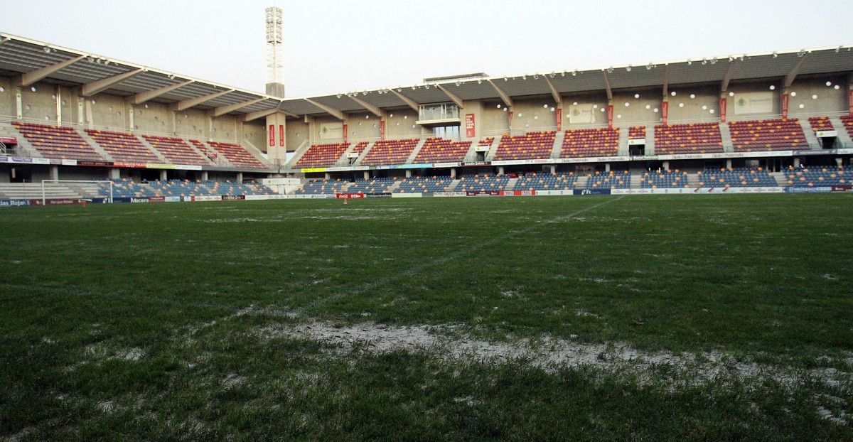 Tratamiento con arena en el césped de Pasarón