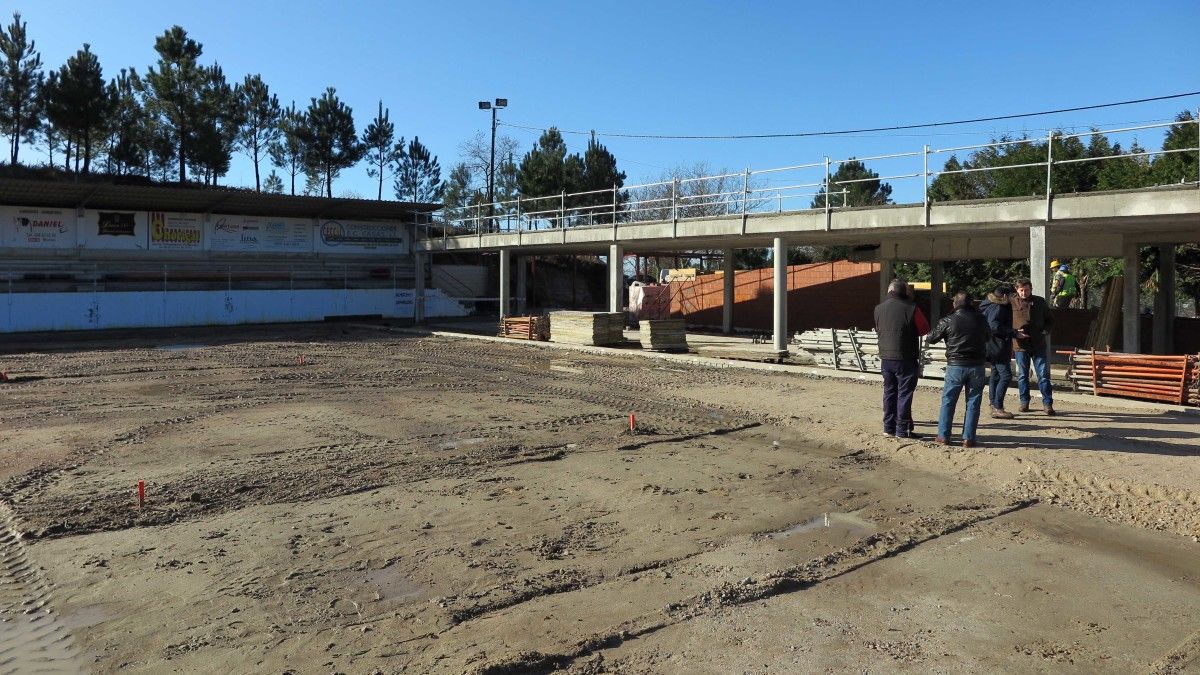 Visita ás obras do novo campo de fútbol de Cerponzós