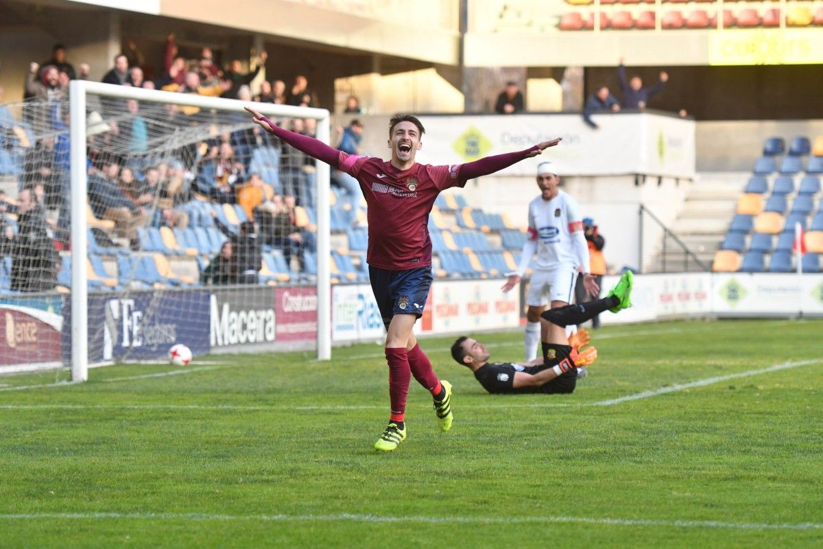 Partido entre Pontevedra y Fuenlabrada e Pasarón