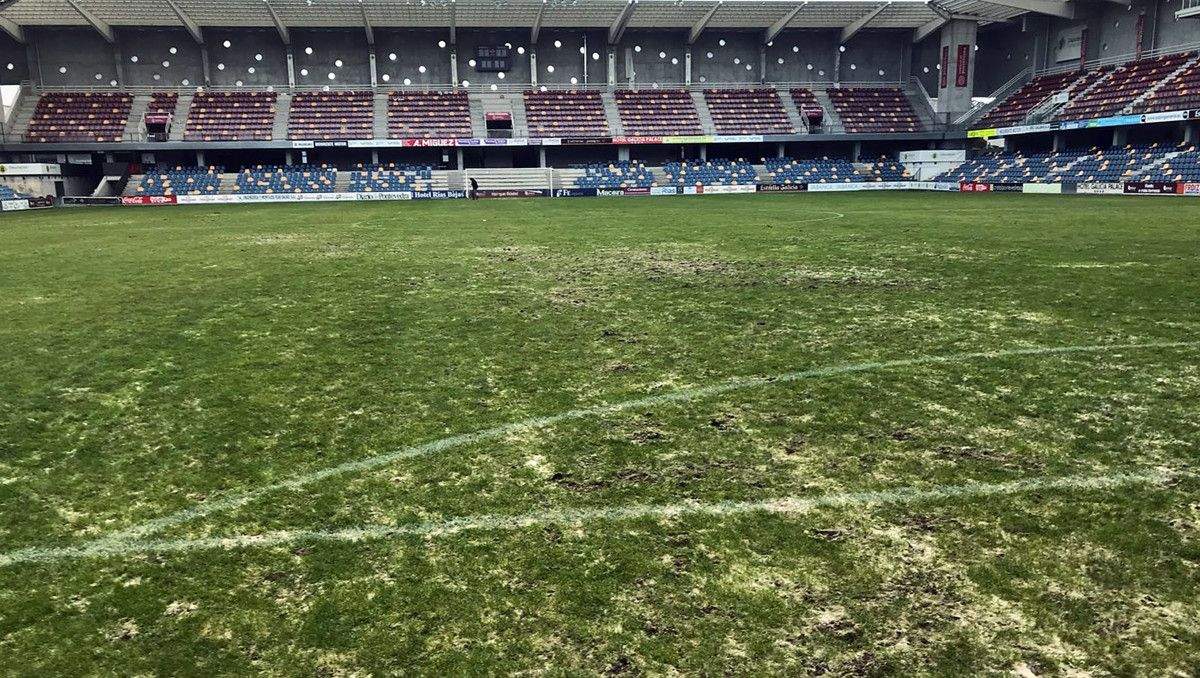 Estado do céspede de Pasarón tras o partido de liga ante o Fuenlabrada