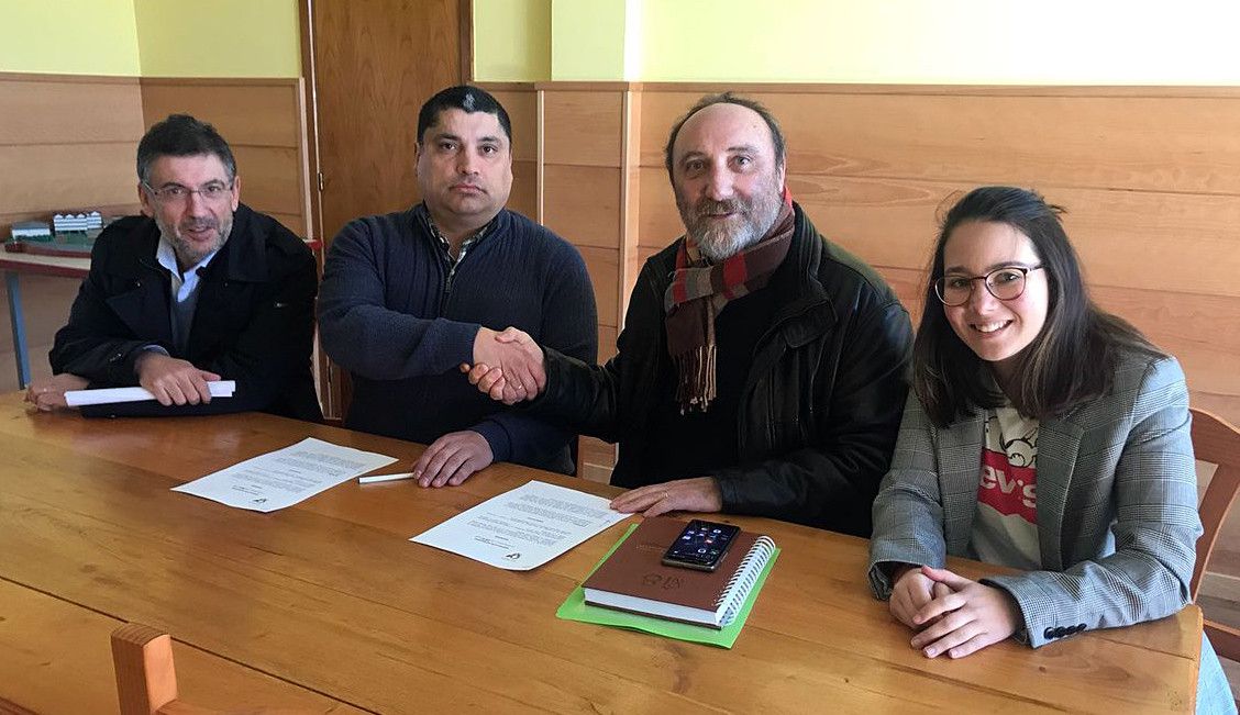 Firma del convenio entre Teucro y el Colegio San Narciso