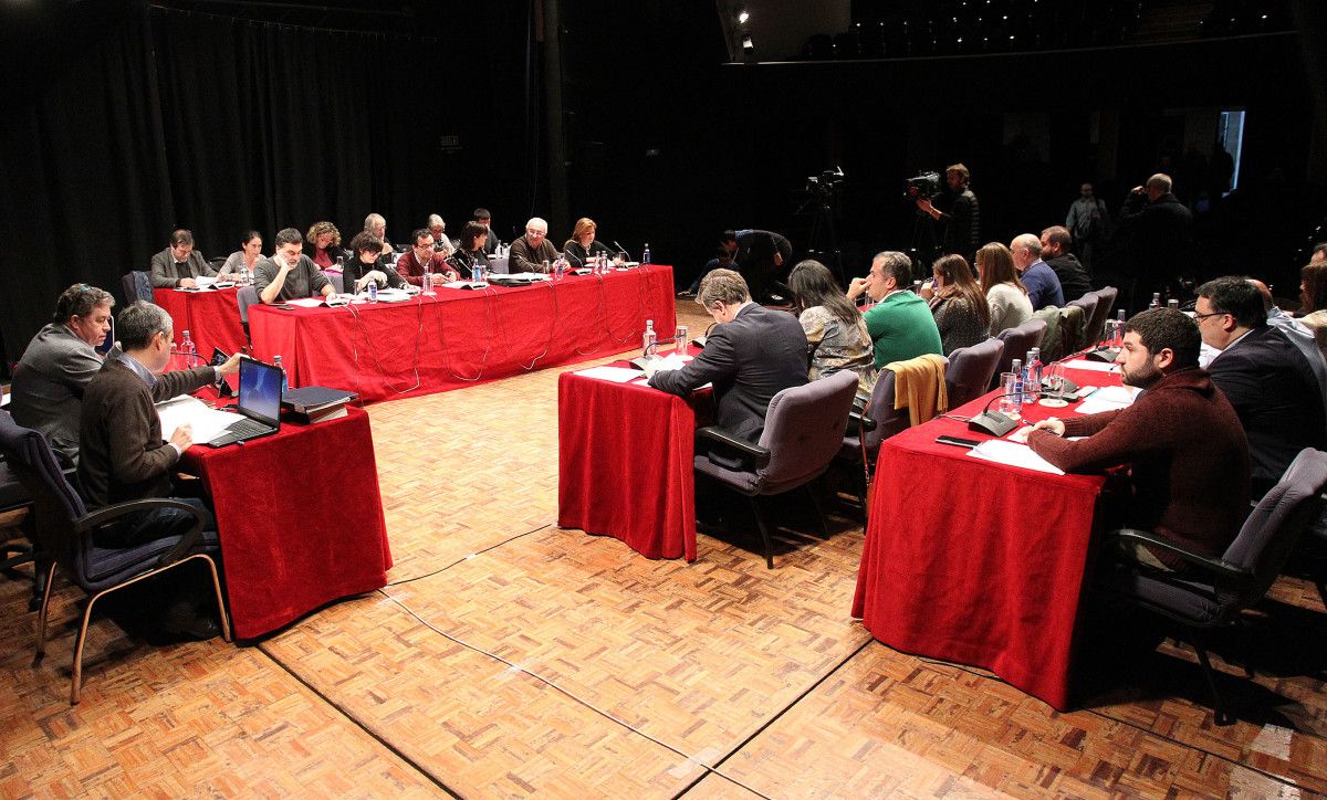 Pleno municipal en el Teatro Principal de Pontevedra Pleno municipal en el Teatro Principal de Pontevedra