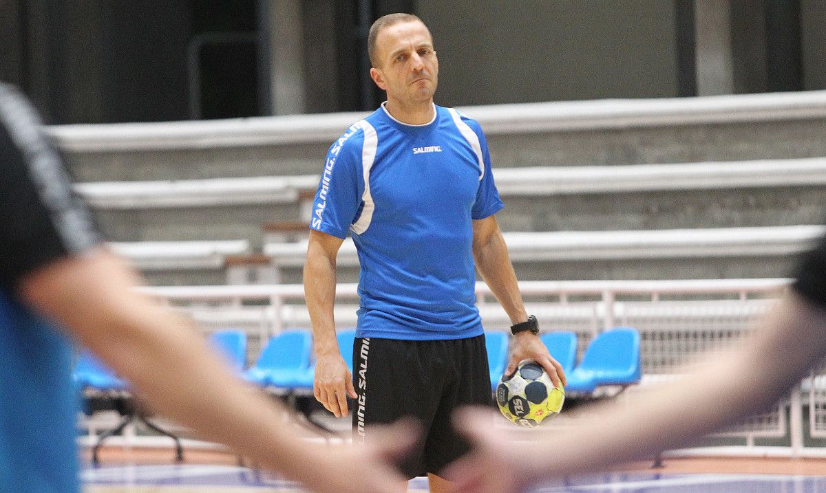 Quique Domínguez durante un entrenamiento del Teucro
