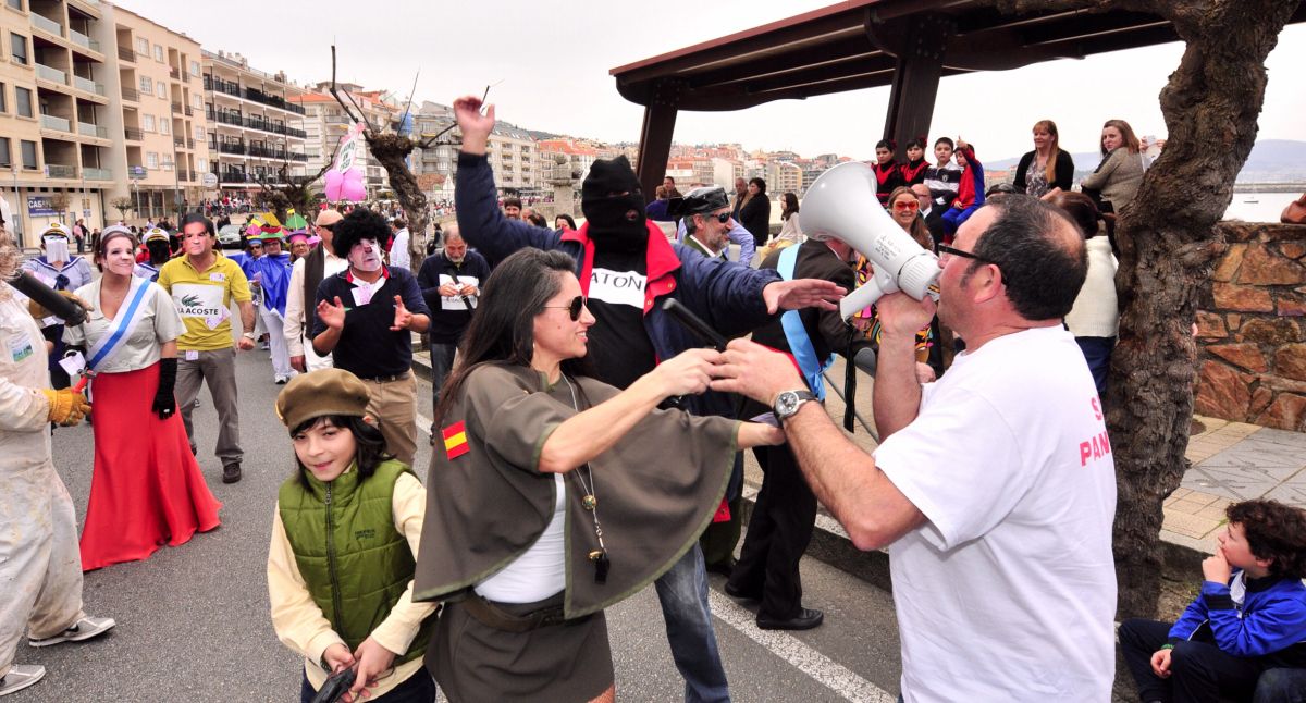 Desfile de Carnaval y concurso de disfraces de Sanxenxo Desfile de Carnaval y concurso de disfraces de Sanxenxo