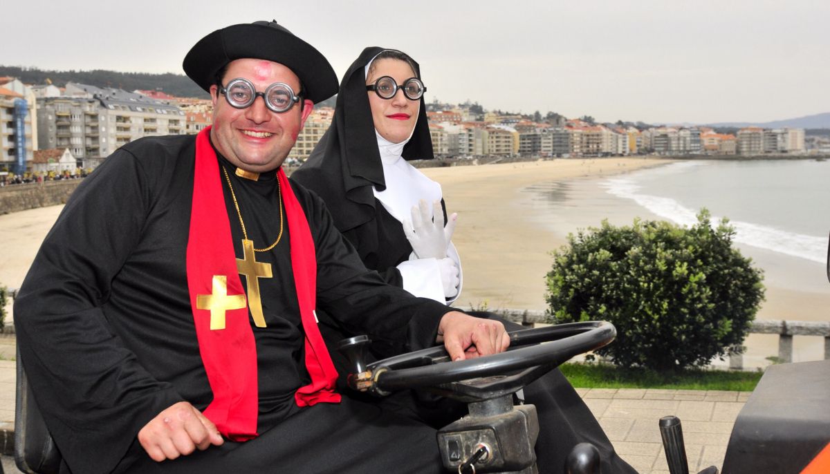 Desfile de Entroido e concurso de disfraces de Sanxenxo Desfile de Entroido e concurso de disfraces de Sanxenxo