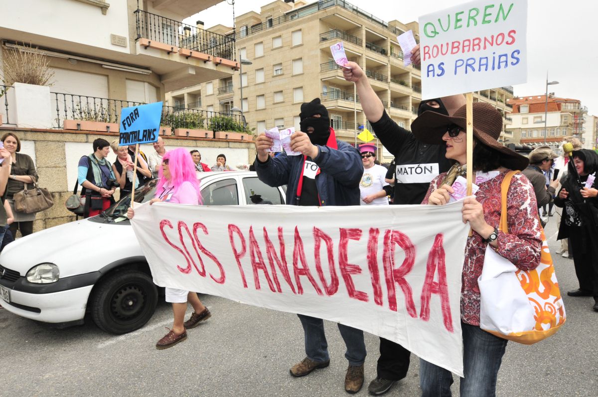 Protesta de SOS Panadeira en el desfile de Carnaval y concurso de disfraces de Sanxenxo Protesta de SOS Panadeira en el desfile de Carnaval y concurso de disfraces de Sanxenxo