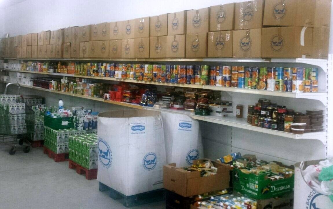 Alimentos almacenados no almacén da Fundación