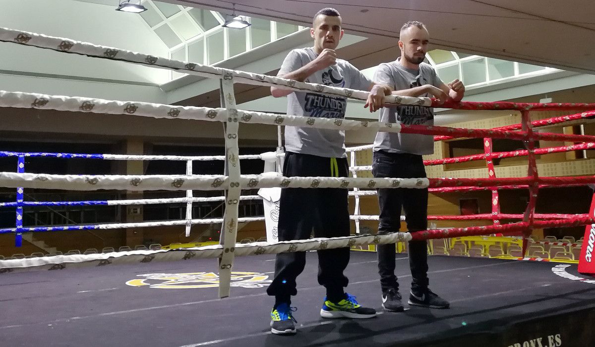 Aarón González y Mario Peteiro en la velada de boxeo disputada en Sevilla