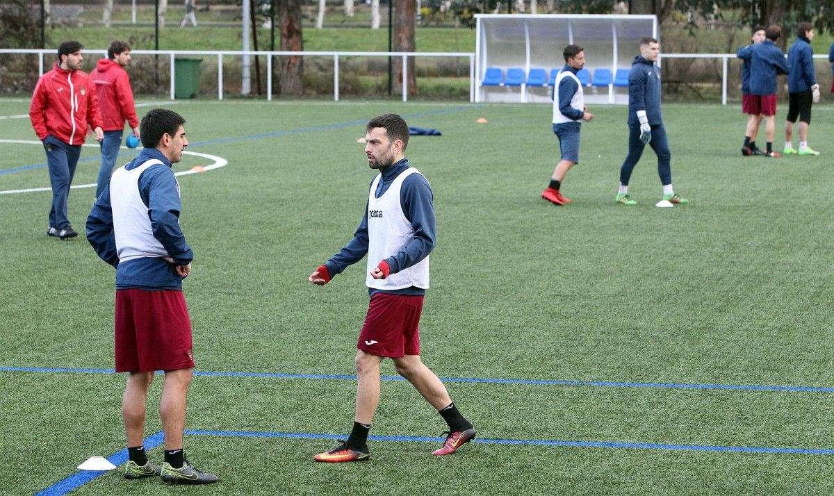 Jimmy e Marcos Álvarez nun adestramento do Pontevedra na Xunqueira