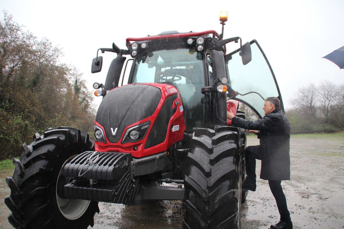 Novo tractor do Concello de Sanxenxo