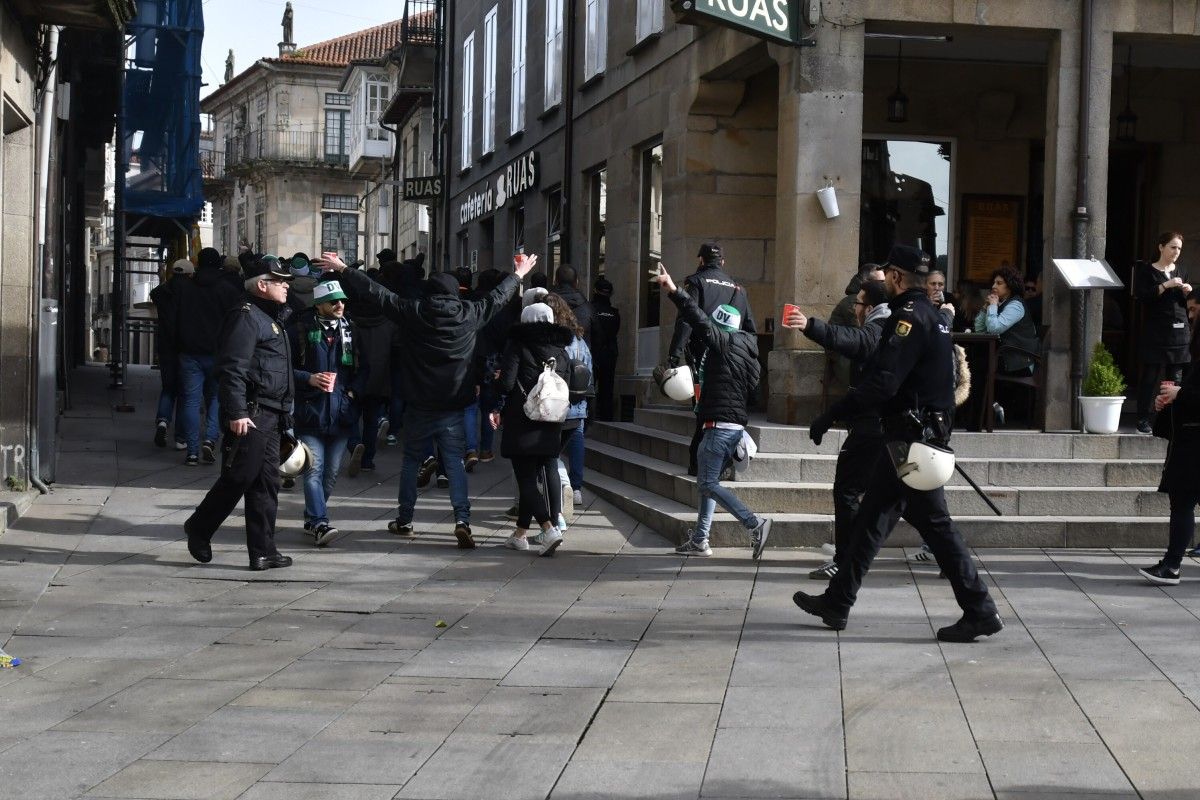 Tensión entre ultras do Rácing de Ferrol e o Pontevedra C.F. antes do partido en Pasarón