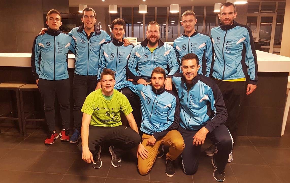 Equipo de la Sociedad Gimnástica en el Nacional de pista cubierta en Valencia