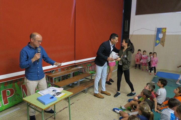 Entrega de premios del concurso de redacción de una edición anterior