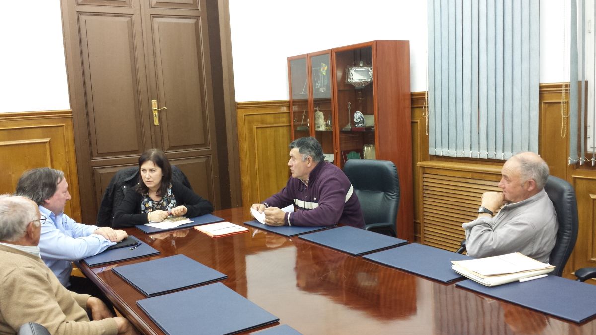 Reunión de la concejala con los furancheiros