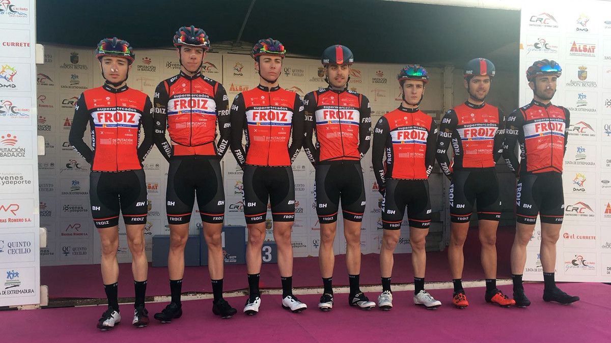 Equipo do Super Froiz na primeira proba da Copa España, en Don Benito