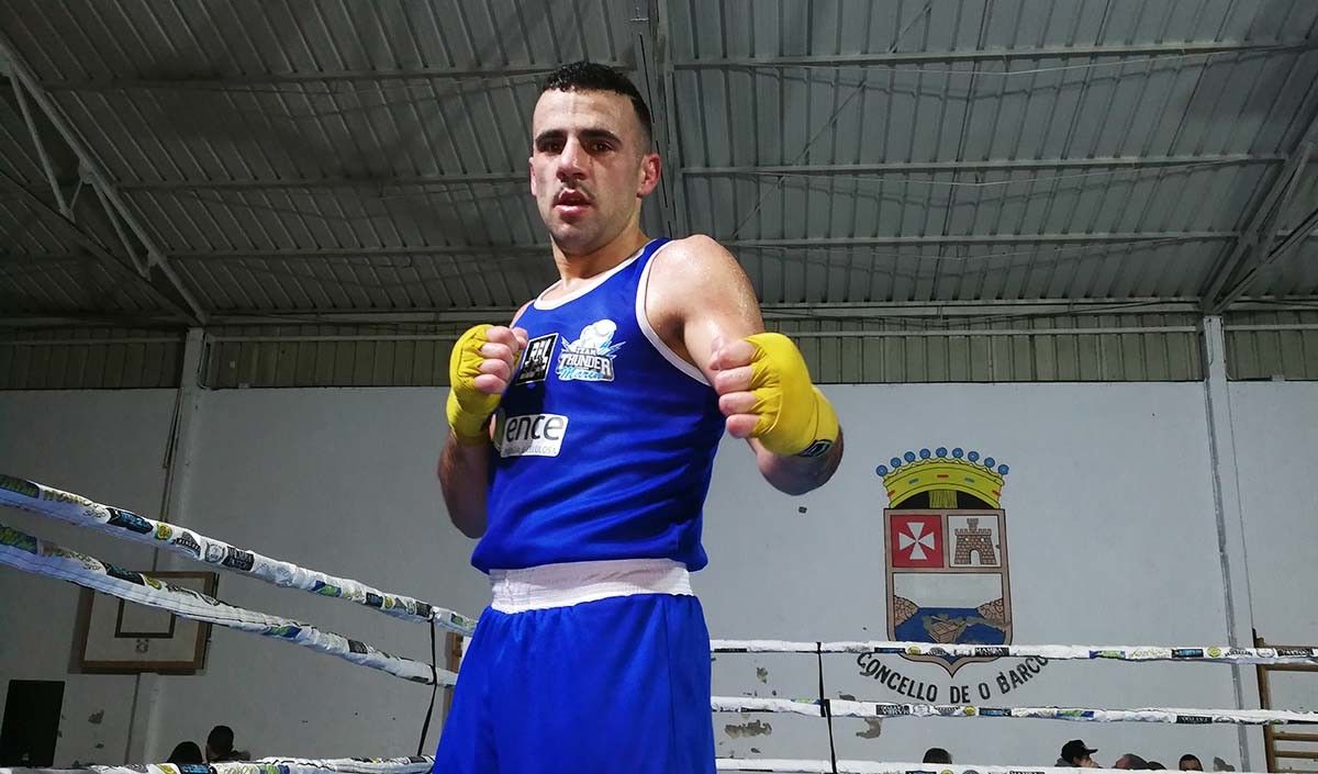 Aarón González, na velada de boxeo do Barco de Valdeorras