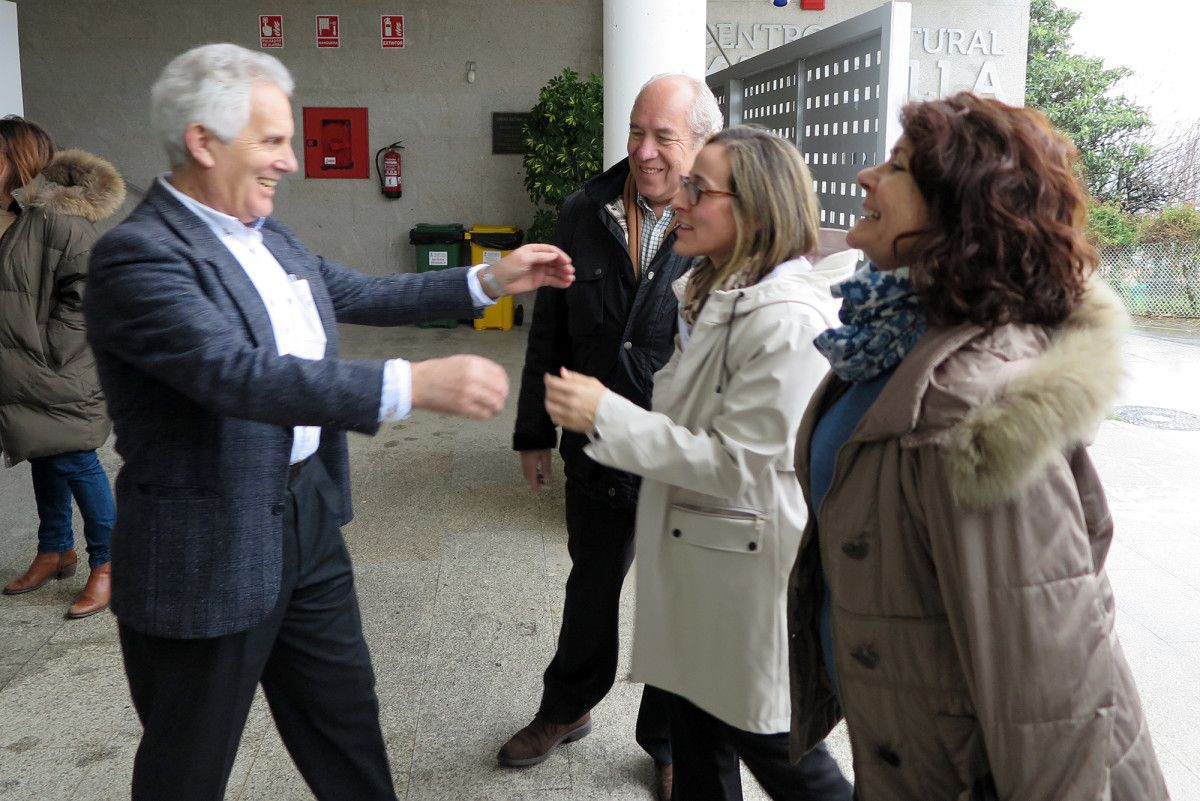 Luciano Sobral saúda á conselleira de infraestruturas