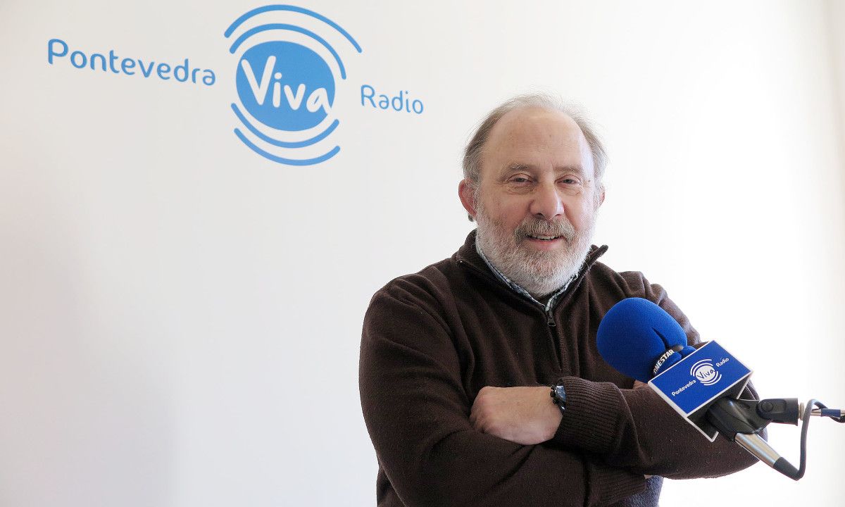 Tino Domínguez presenta "El club de la esquina" en PontevedraViva Radio