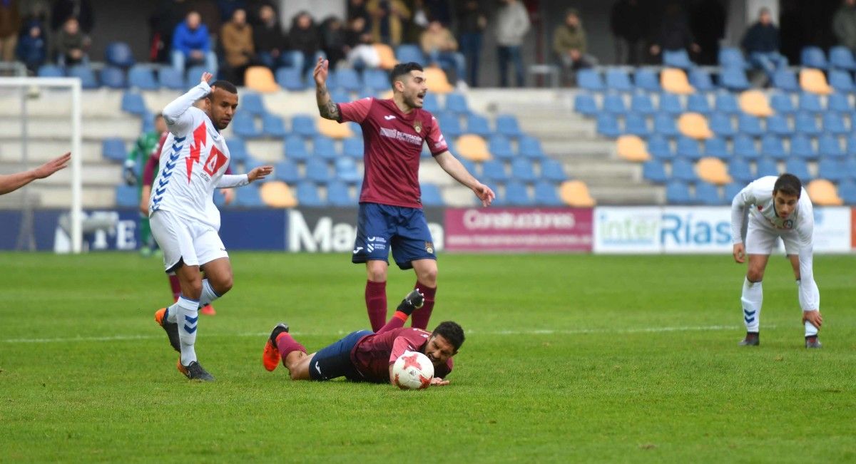 Partido entre Pontevedra e Rayo Majadahonda en Pasarón
