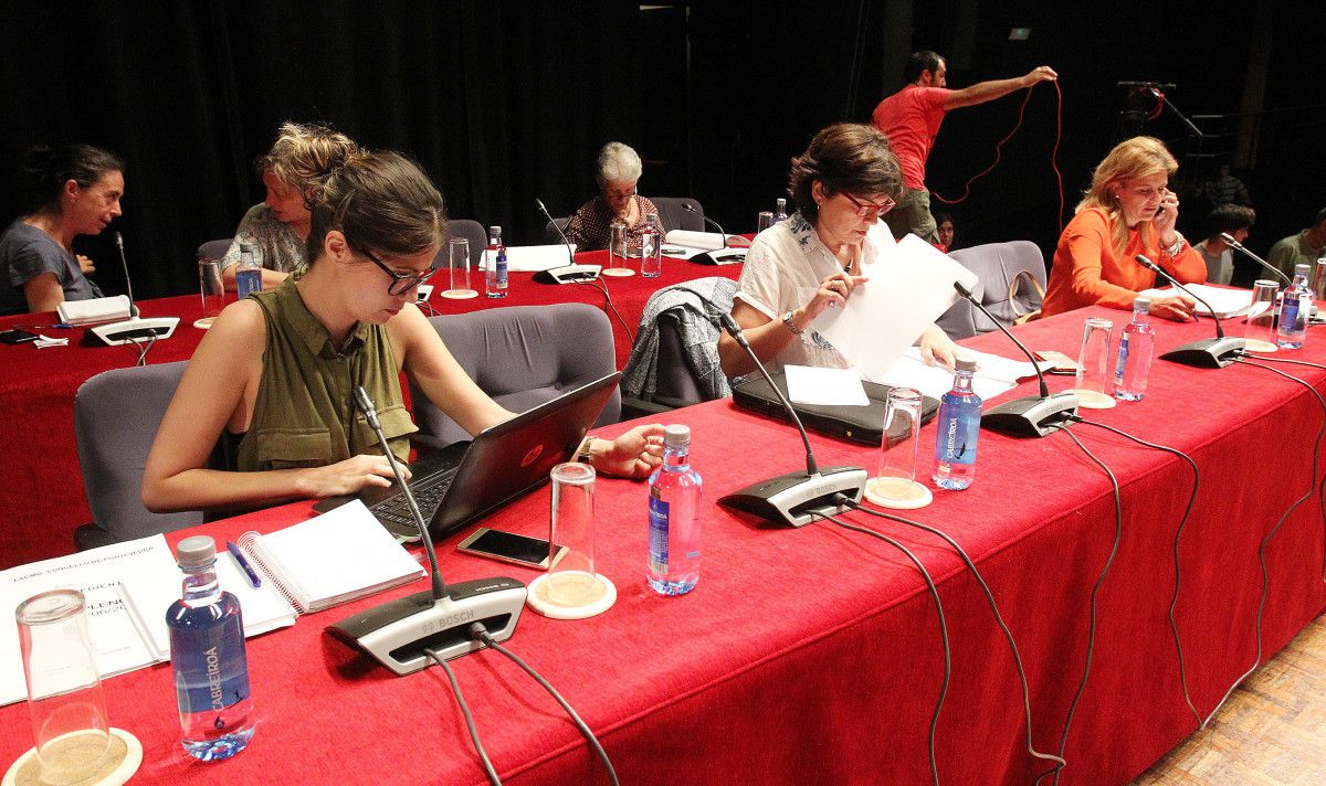 Las cinco concejalas del BNG, en el pleno