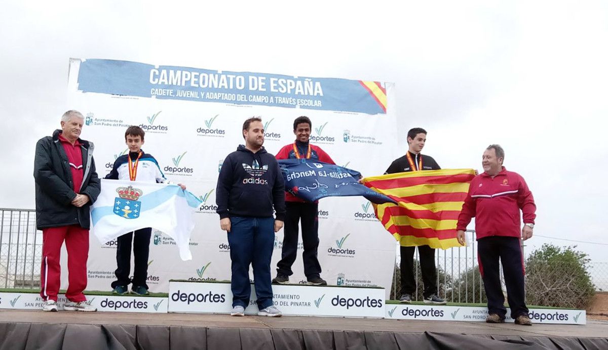 Hugo García Souto (izquierda) en el podio del Campeonato de España de Campo a Través