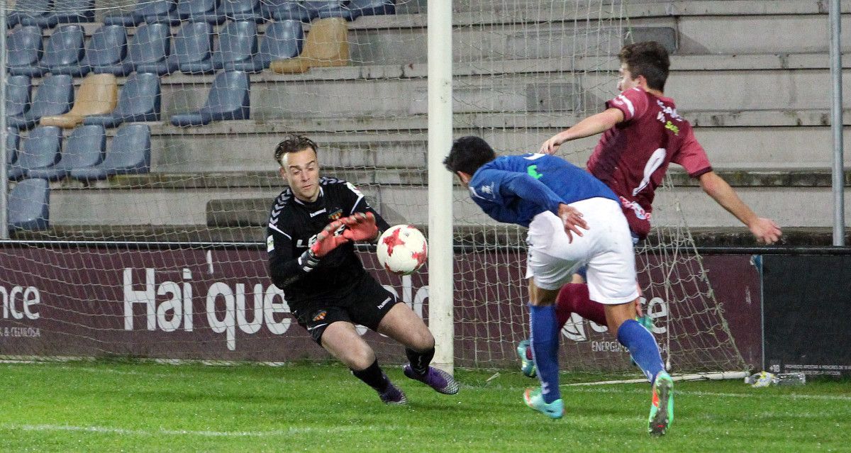 Partido de Copa Federación entre Pontevedra e Atlético Saguntino en Pasarón