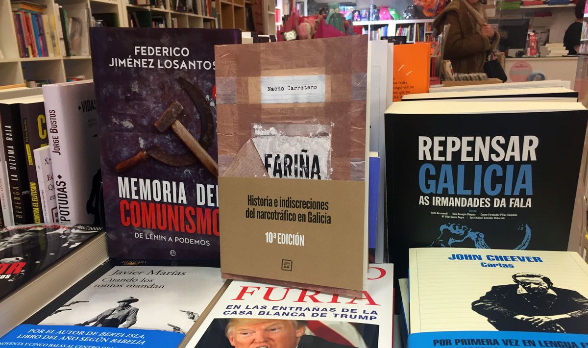 Exemplar de "Fariña" nunha libraría da cidade