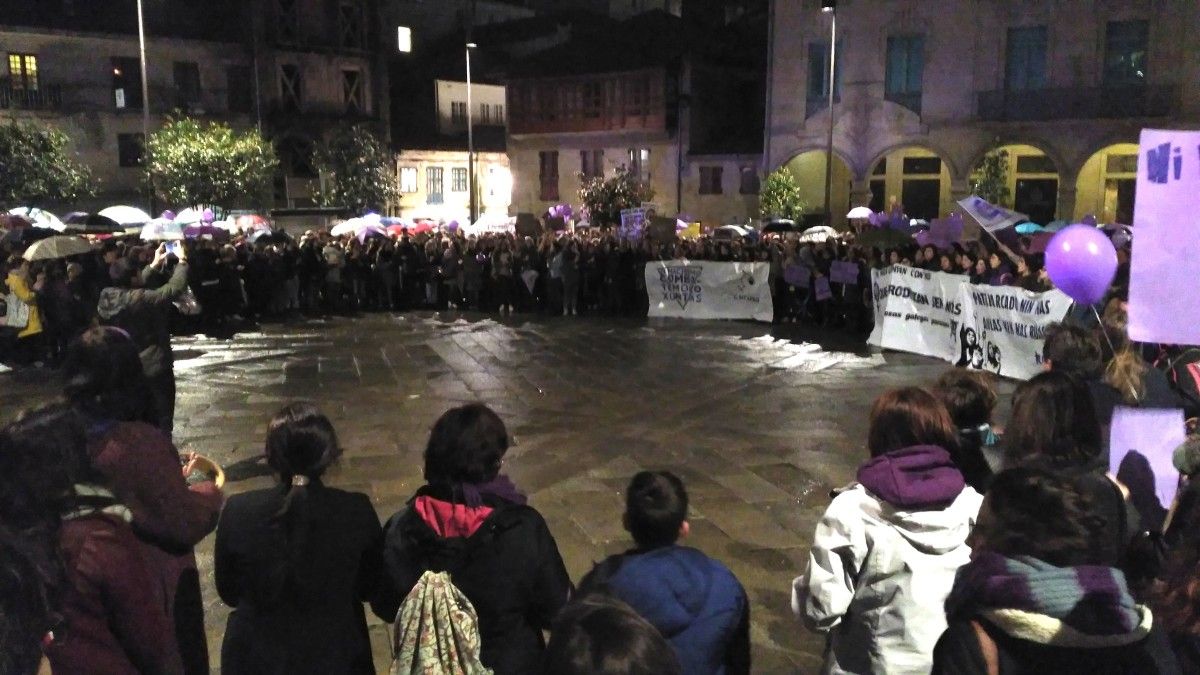 Concentración feminista polo 8 de marzo na praza da Ferrería